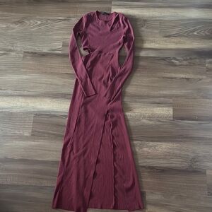 Elegant Burgundy Maxi Dress